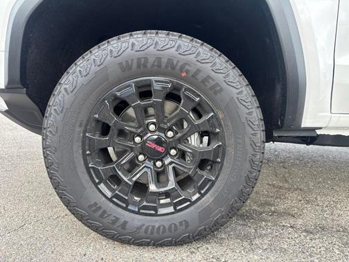 Summit White 2026 GMC Canyon Elevation