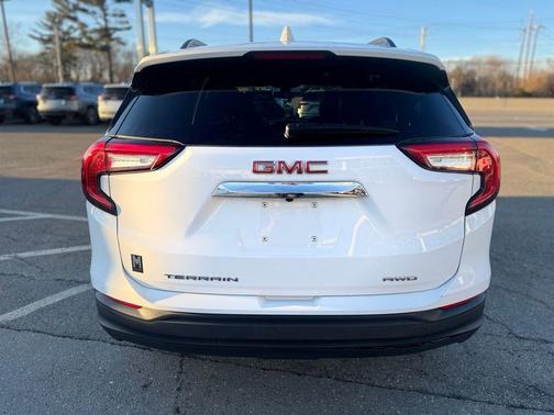 Summit White 2022 GMC Terrain SLE