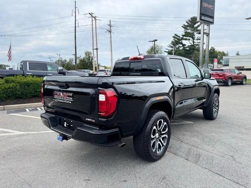 2024 GMC Canyon AT4