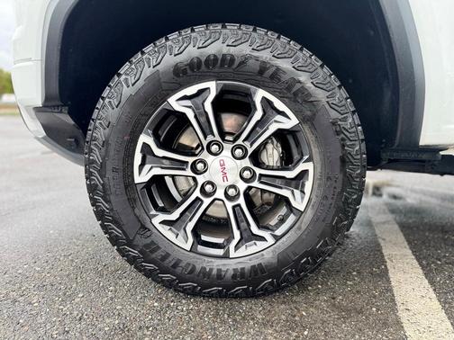 2024 GMC Canyon AT4