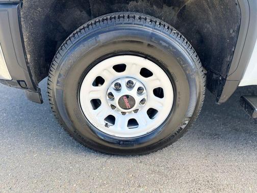 Summit White 2025 GMC Sierra 2500 Pro