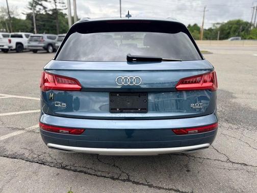 Utopia Blue Metallic 2018 Audi Q5 2.0T Premium Plus