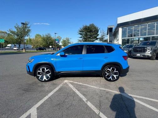Cornflower Blue 2022 Volkswagen Taos 1.5T SEL