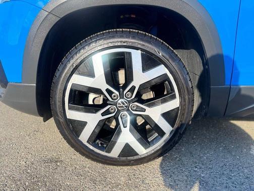Cornflower Blue 2022 Volkswagen Taos 1.5T SEL