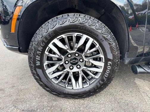 Black 2026 Chevrolet Suburban Z71
