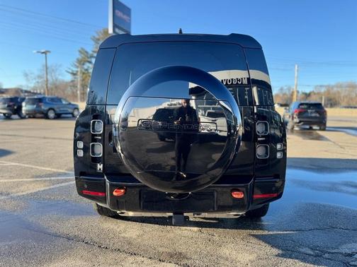 2024 Land Rover Defender P400 X