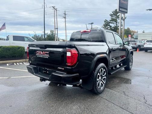 2024 GMC Canyon AT4