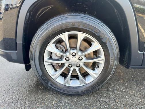 Diamond Black 2020 Jeep Cherokee Latitude Plus
