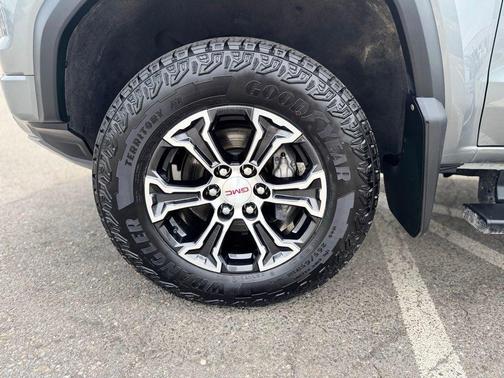 Sterling 2025 GMC Canyon AT4