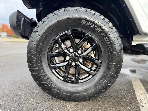 2022 Jeep Gladiator Sport
