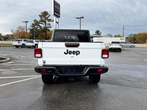 2022 Jeep Gladiator Sport