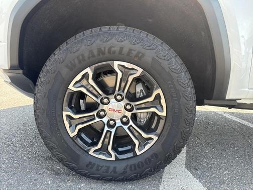2025 GMC Canyon AT4