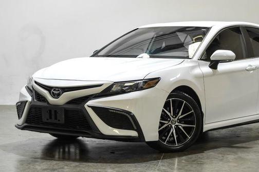 White 2023 Toyota Camry SE