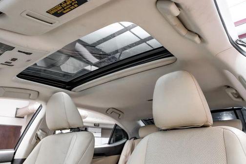 White 2016 Lexus ES 350 Base