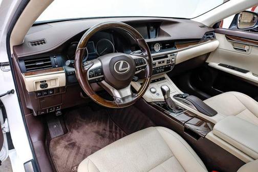 White 2016 Lexus ES 350 Base