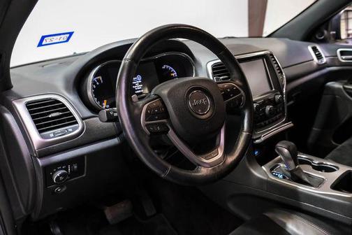 Gray 2017 Jeep Grand Cherokee Altitude