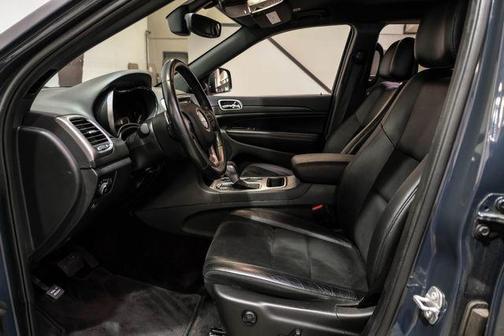 Gray 2017 Jeep Grand Cherokee Altitude