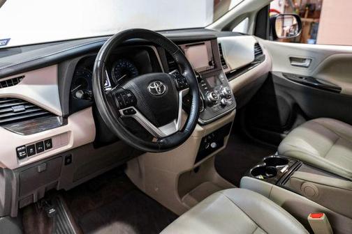 2017 Toyota Sienna XLE Premium