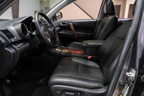 Magnetic Gray Metallic 2013 Toyota Highlander Limited