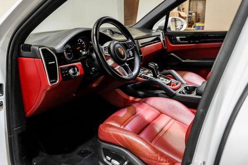 White 2019 Porsche Cayenne Cayenne