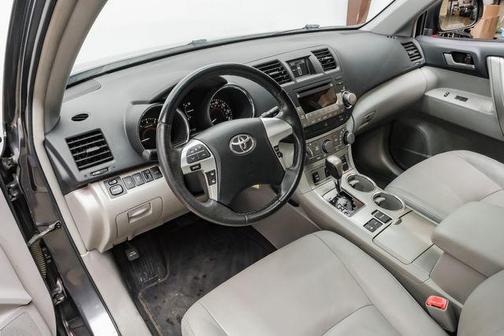 2012 Toyota Highlander SE