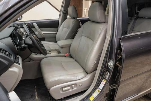 2012 Toyota Highlander SE