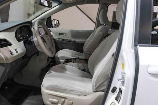 White 2011 Toyota Sienna LE