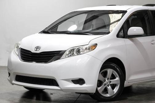 White 2011 Toyota Sienna LE