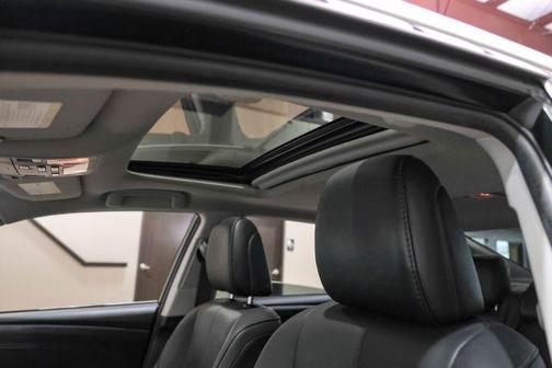 White 2014 Toyota Avalon Limited