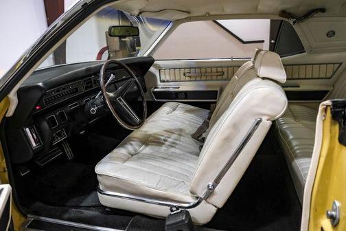 Yellow 1971 Lincoln Continental
