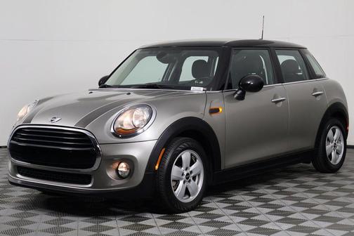 2017 MINI Hardtop Cooper