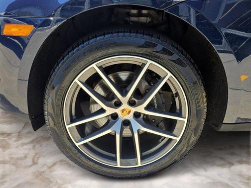 2022 Porsche Macan Base
