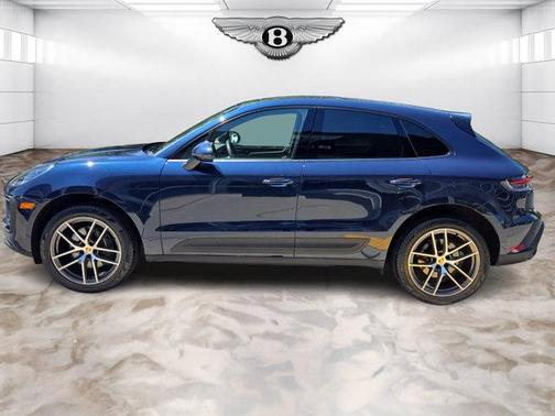 2022 Porsche Macan Base