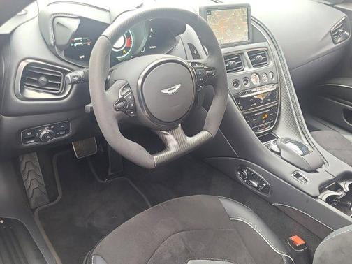 Q Spirit Silver 2023 Aston Martin DBS Base