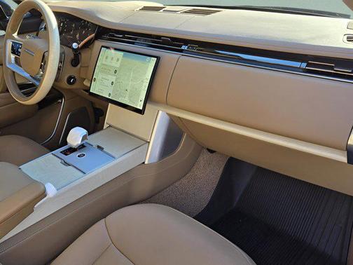 2024 Land Rover Range Rover P615 SV