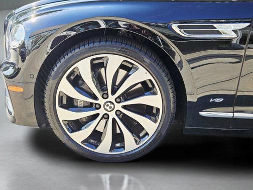 Beluga 2021 Bentley Flying Spur V8