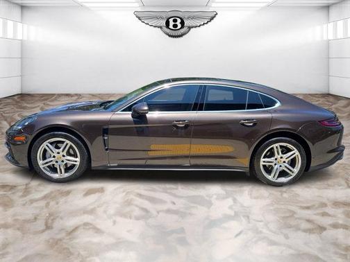 2018 Porsche Panamera 4