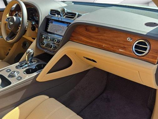 2025 Bentley Bentayga V8