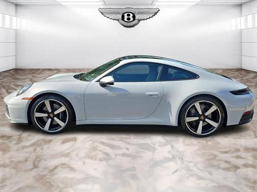 2025 Porsche 911 Carrera