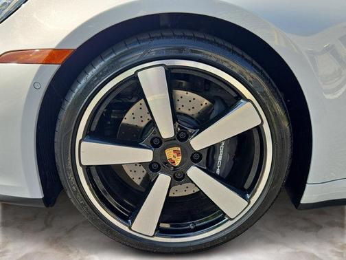 2025 Porsche 911 Carrera
