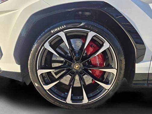 2022 Lamborghini Urus Graphite Capsule