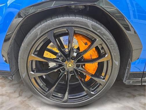 2021 Lamborghini Urus Base