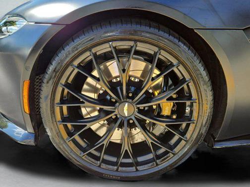 2022 Aston Martin Vantage Base