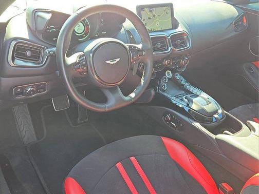 2022 Aston Martin Vantage Base