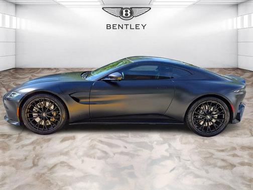 2022 Aston Martin Vantage Base