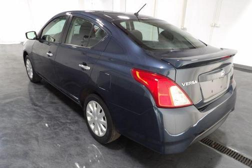 Blue 2017 Nissan Versa 1.6 SV