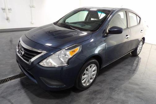 Blue 2017 Nissan Versa 1.6 SV