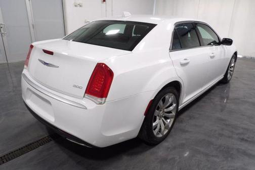 2019 Chrysler 300 Touring