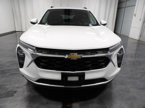 White 2025 Chevrolet Trax LT