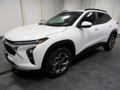 White 2025 Chevrolet Trax LT